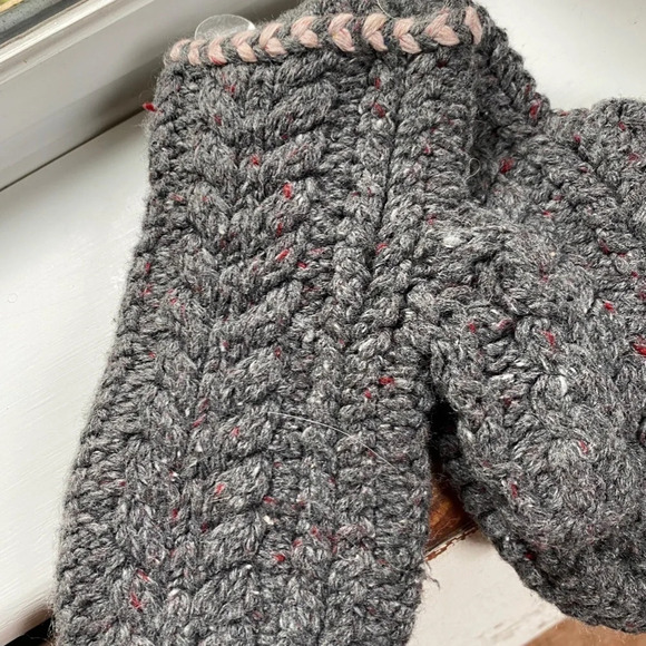 Anthropologie Grey Cable Knit Flecked Mittens - Picture 2 of 5
